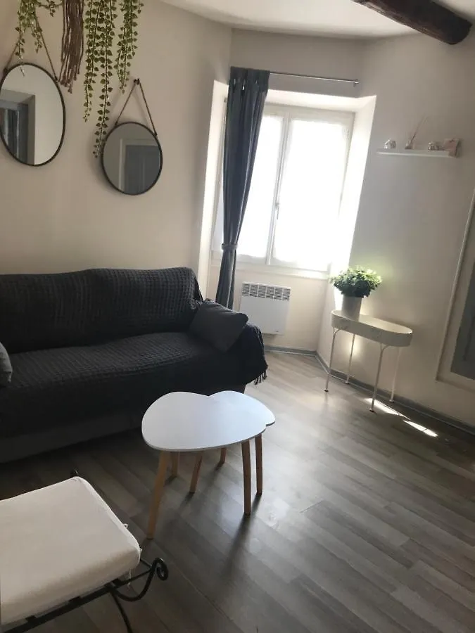 Apartment Au Coeur De Cereste